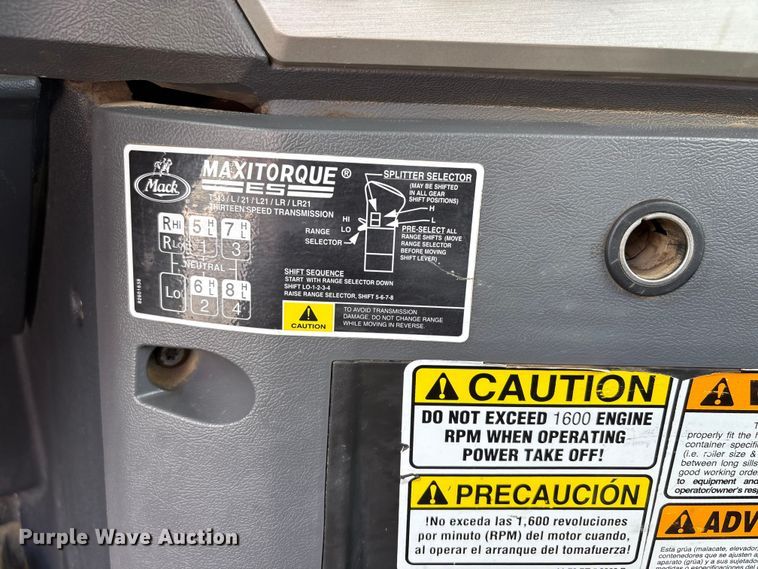 image for item EW1496 2015 Mack Gu  rollback truck