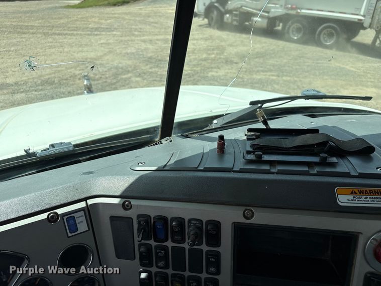 image for item EW1496 2015 Mack Gu  rollback truck