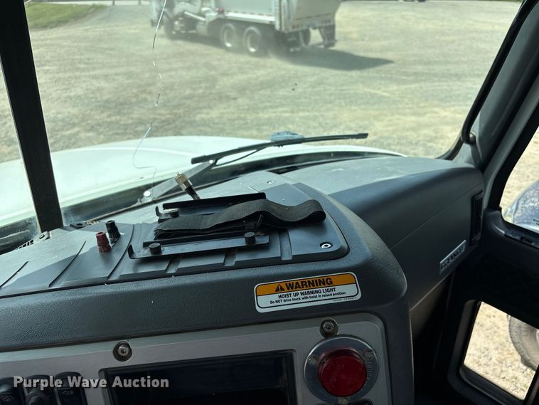 image for item EW1496 2015 Mack Gu  rollback truck