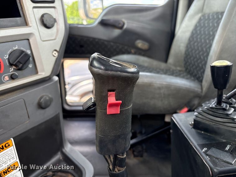 image for item EW1496 2015 Mack Gu  rollback truck