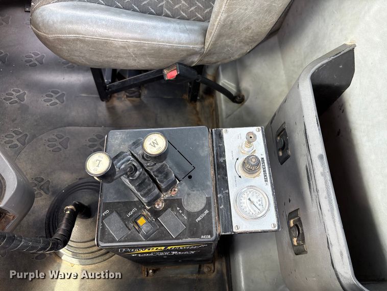 image for item EW1496 2015 Mack Gu  rollback truck