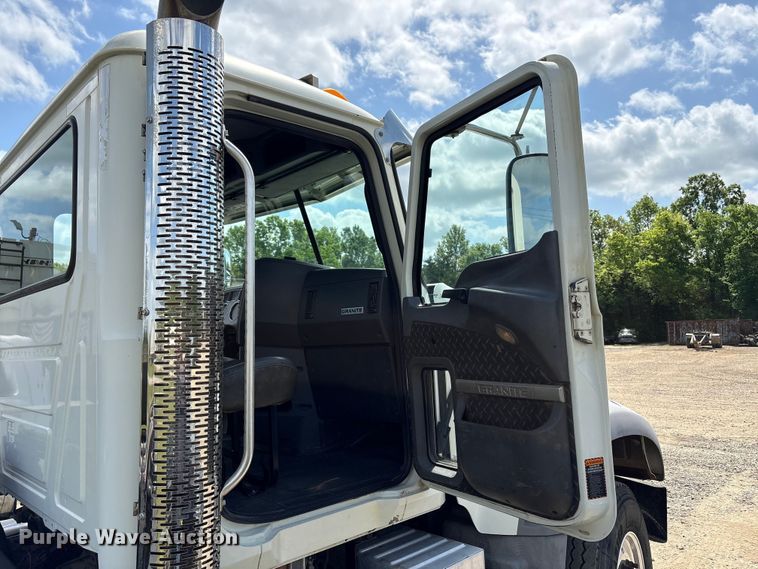 image for item EW1496 2015 Mack Gu  rollback truck