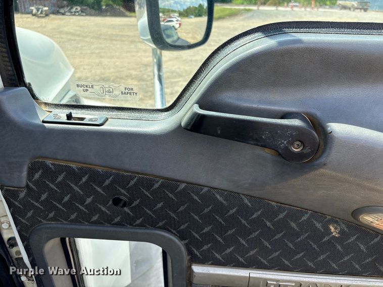 image for item EW1496 2015 Mack Gu  rollback truck