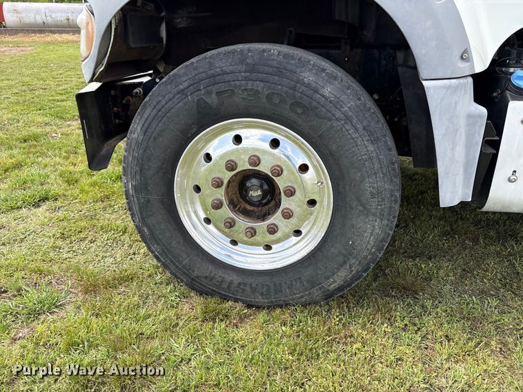 image for item EW1496 2015 Mack Gu  rollback truck