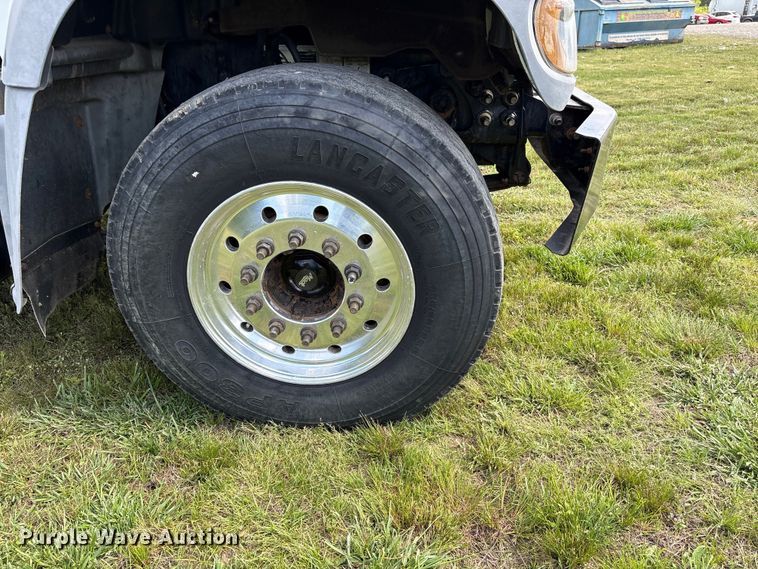 image for item EW1496 2015 Mack Gu  rollback truck