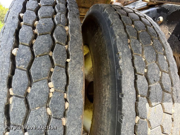 image for item EW1496 2015 Mack Gu  rollback truck