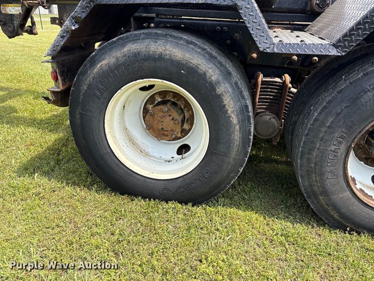 image for item EW1496 2015 Mack Gu  rollback truck