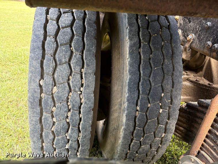 image for item EW1496 2015 Mack Gu  rollback truck