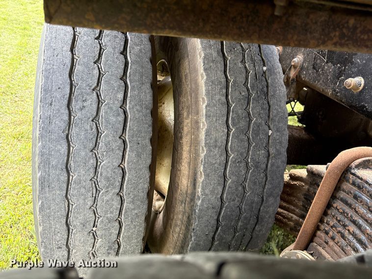 image for item EW1496 2015 Mack Gu  rollback truck