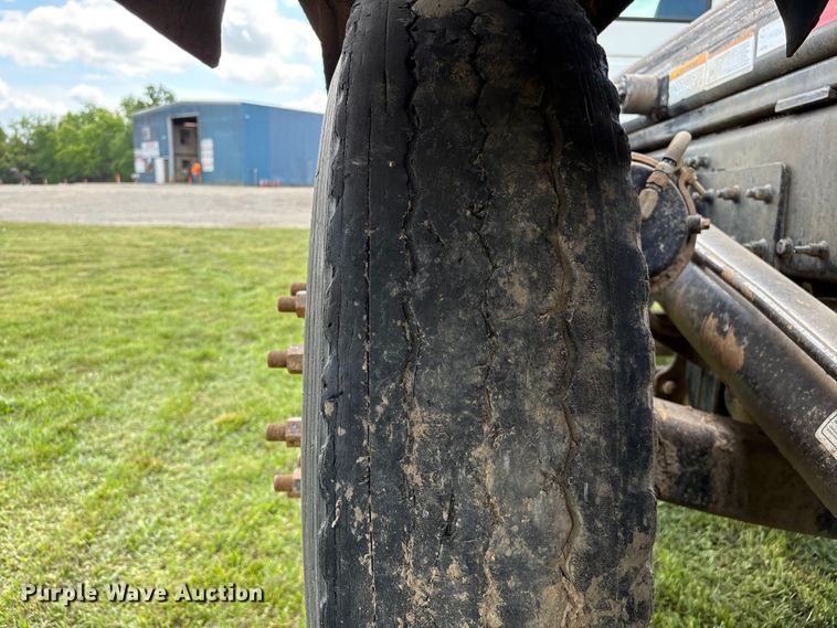 image for item EW1496 2015 Mack Gu  rollback truck