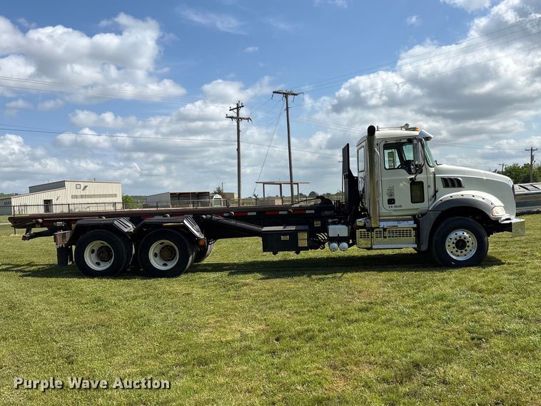 image for item EW1497 2019 Mack Granite rollback truck
