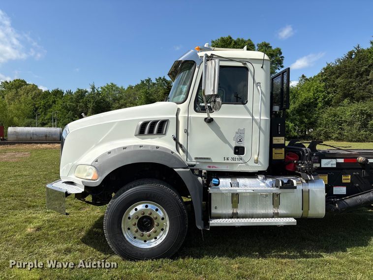 image for item EW1497 2019 Mack Granite rollback truck