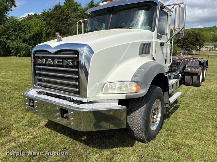 image for item EW1497 2019 Mack Granite rollback truck