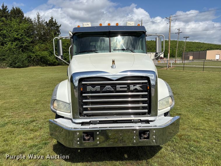 image for item EW1497 2019 Mack Granite rollback truck