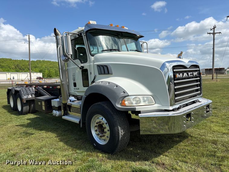 image for item EW1497 2019 Mack Granite rollback truck