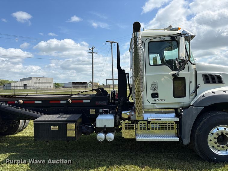 image for item EW1497 2019 Mack Granite rollback truck