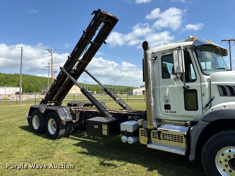 image for item EW1497 2019 Mack Granite rollback truck