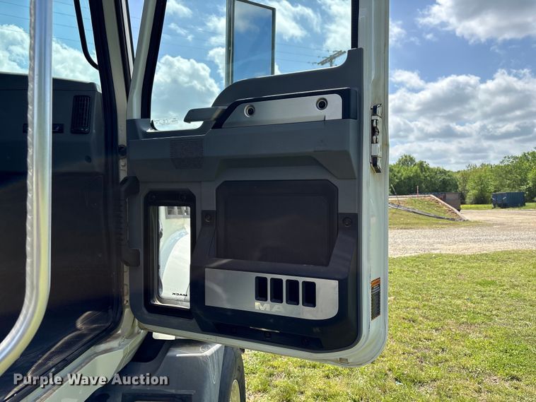 image for item EW1497 2019 Mack Granite rollback truck