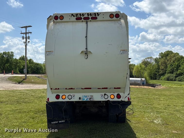 image for item EW1498 2018 Mack MRU refuse truck