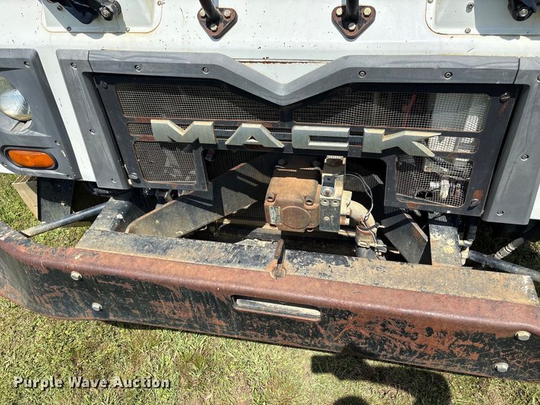 image for item EW1498 2018 Mack MRU refuse truck