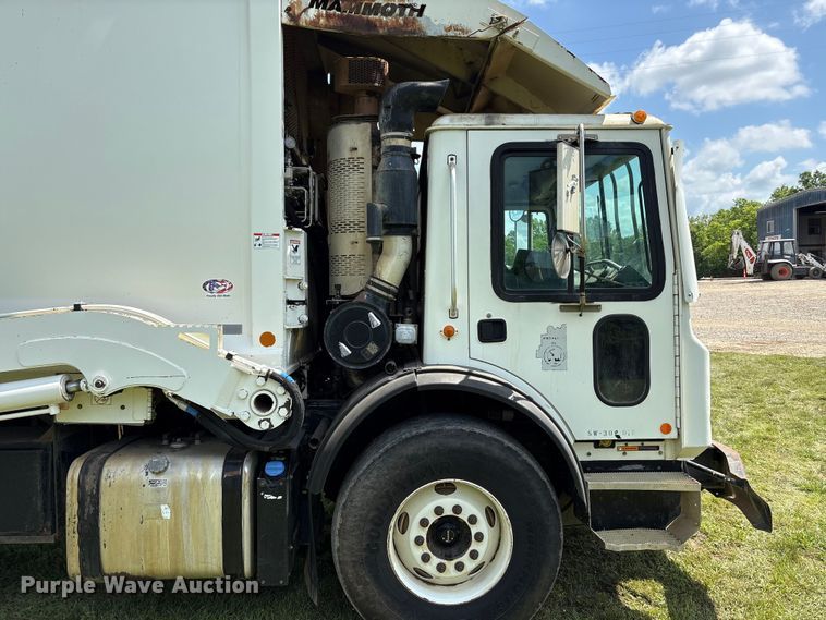 image for item EW1498 2018 Mack MRU refuse truck