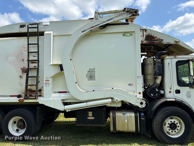 image for item EW1498 2018 Mack MRU refuse truck
