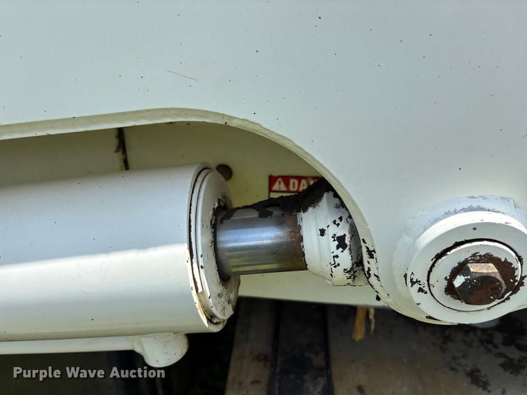 image for item EW1498 2018 Mack MRU refuse truck
