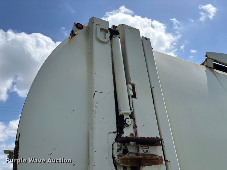 image for item EW1498 2018 Mack MRU refuse truck