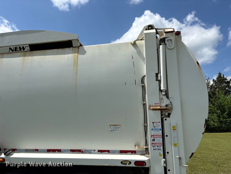 image for item EW1498 2018 Mack MRU refuse truck