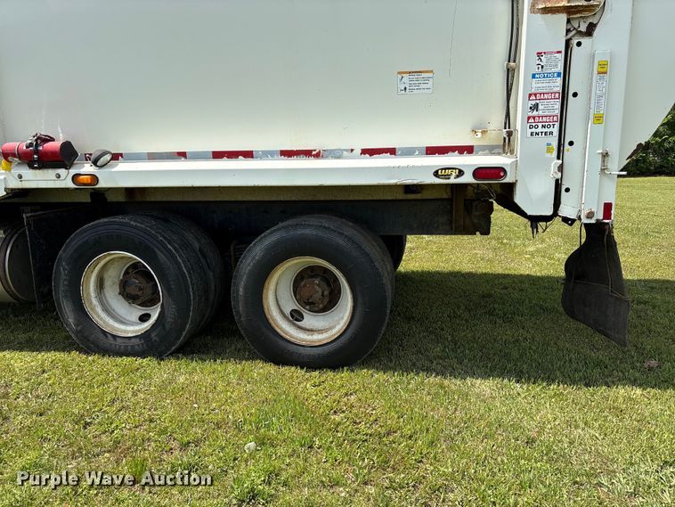 image for item EW1498 2018 Mack MRU refuse truck