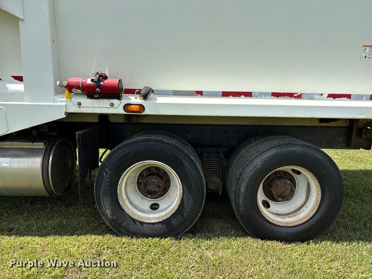 image for item EW1498 2018 Mack MRU refuse truck