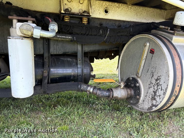 image for item EW1498 2018 Mack MRU refuse truck