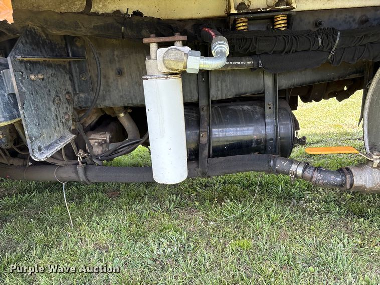 image for item EW1498 2018 Mack MRU refuse truck