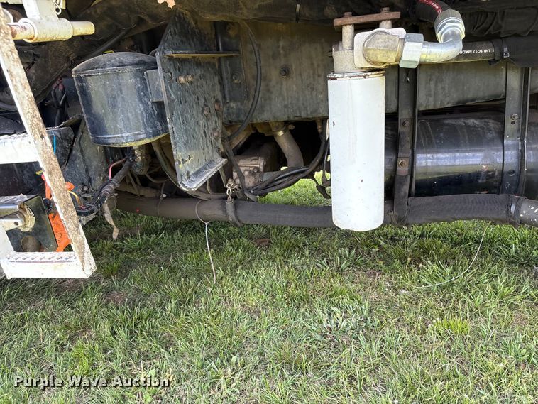 image for item EW1498 2018 Mack MRU refuse truck