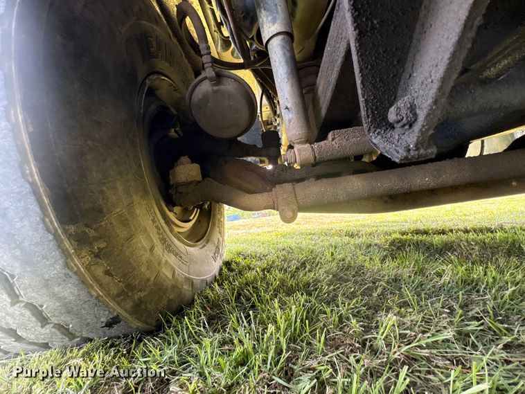 image for item EW1498 2018 Mack MRU refuse truck