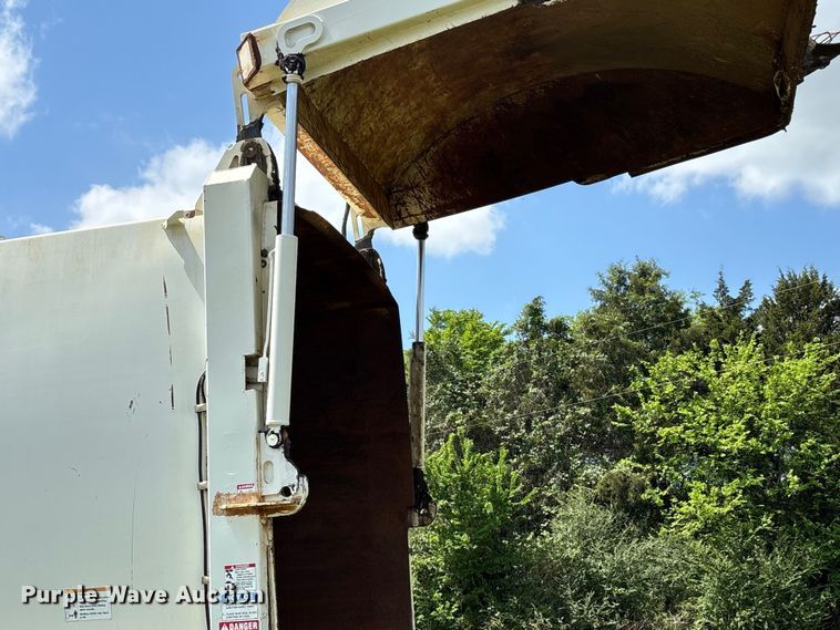image for item EW1498 2018 Mack MRU refuse truck