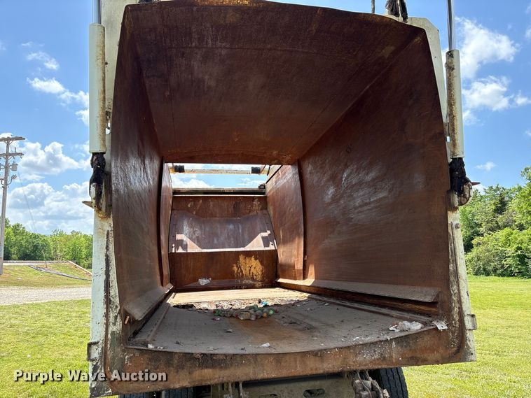 image for item EW1498 2018 Mack MRU refuse truck