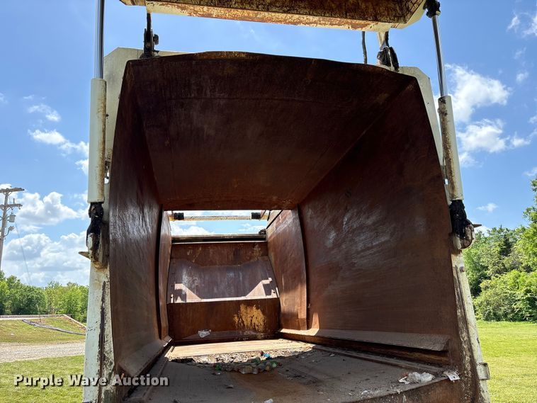 image for item EW1498 2018 Mack MRU refuse truck
