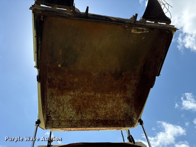 image for item EW1498 2018 Mack MRU refuse truck