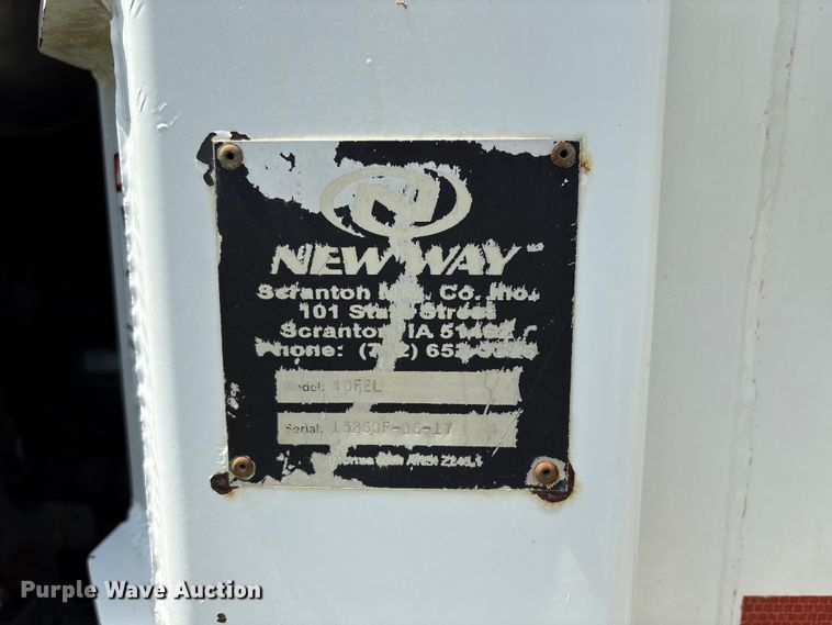image for item EW1498 2018 Mack MRU refuse truck