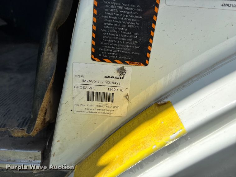 image for item EW1498 2018 Mack MRU refuse truck
