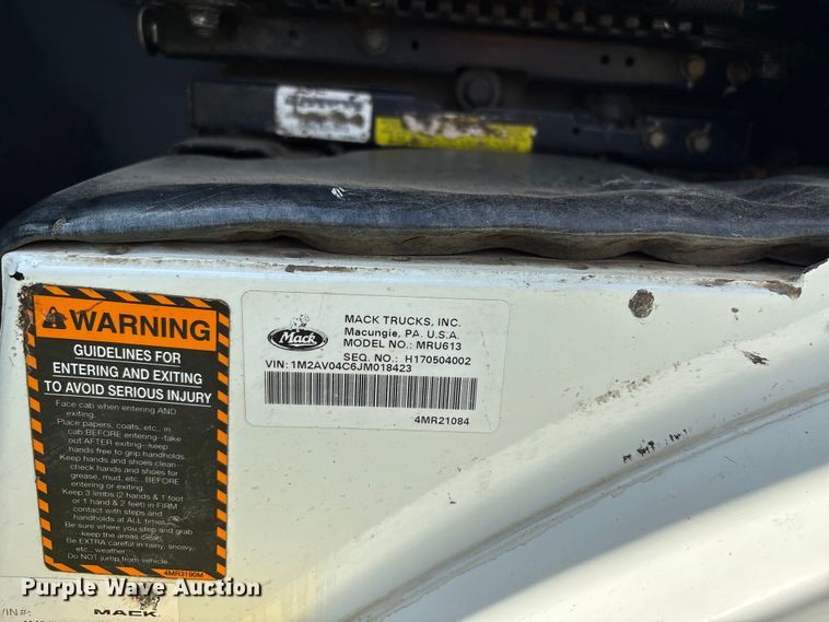 image for item EW1498 2018 Mack MRU refuse truck