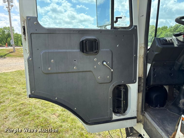 image for item EW1498 2018 Mack MRU refuse truck