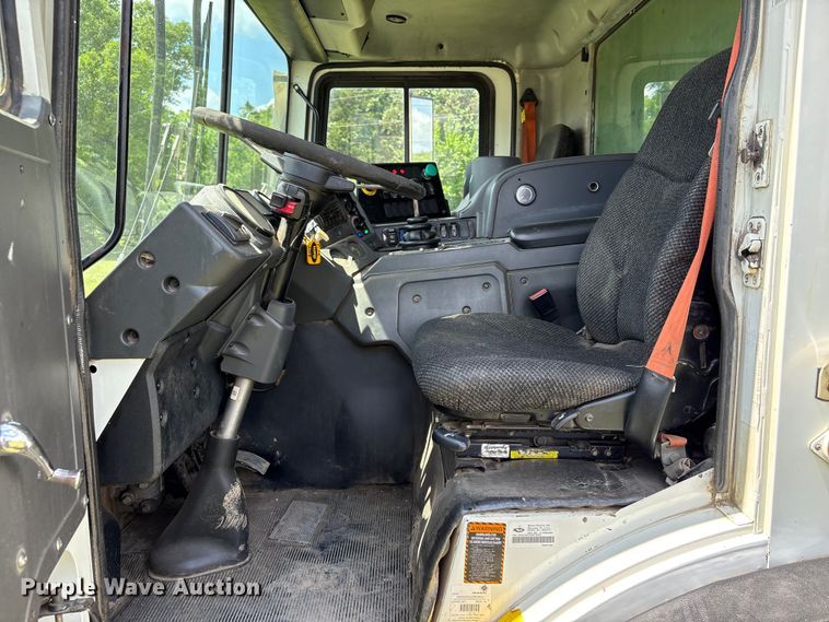 image for item EW1498 2018 Mack MRU refuse truck