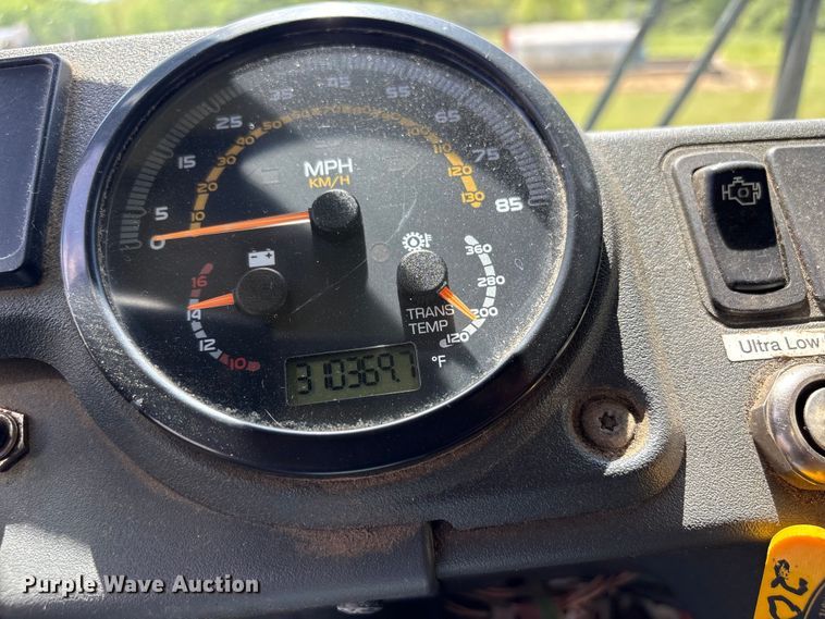 image for item EW1498 2018 Mack MRU refuse truck