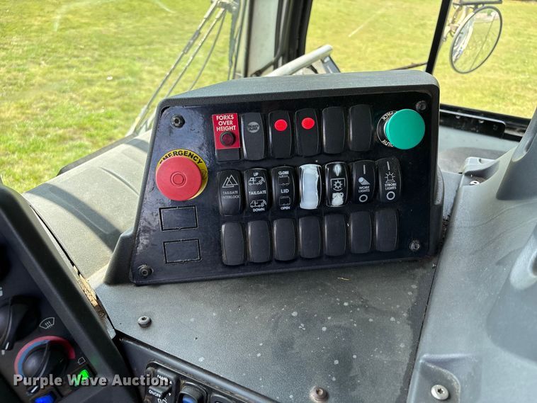 image for item EW1498 2018 Mack MRU refuse truck