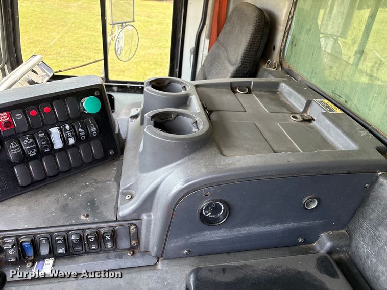 image for item EW1498 2018 Mack MRU refuse truck