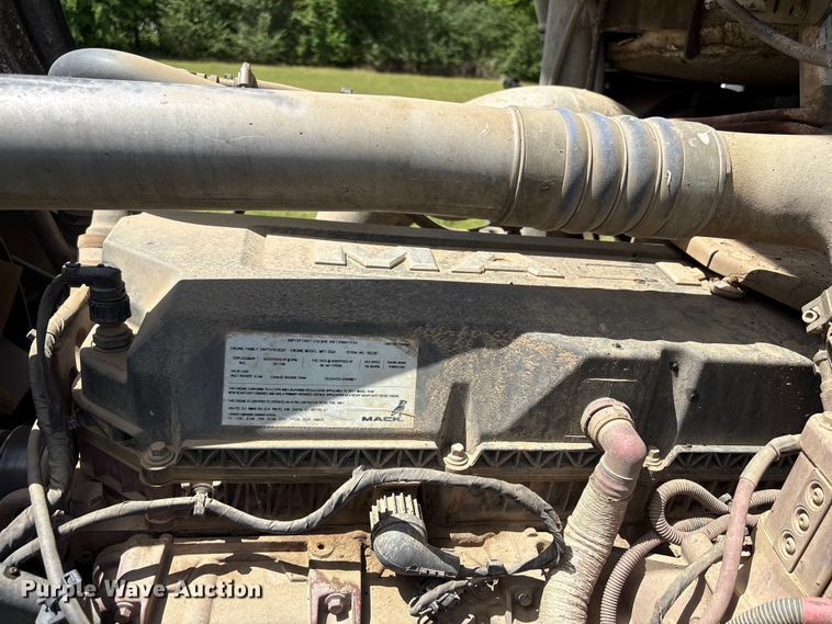 image for item EW1498 2018 Mack MRU refuse truck