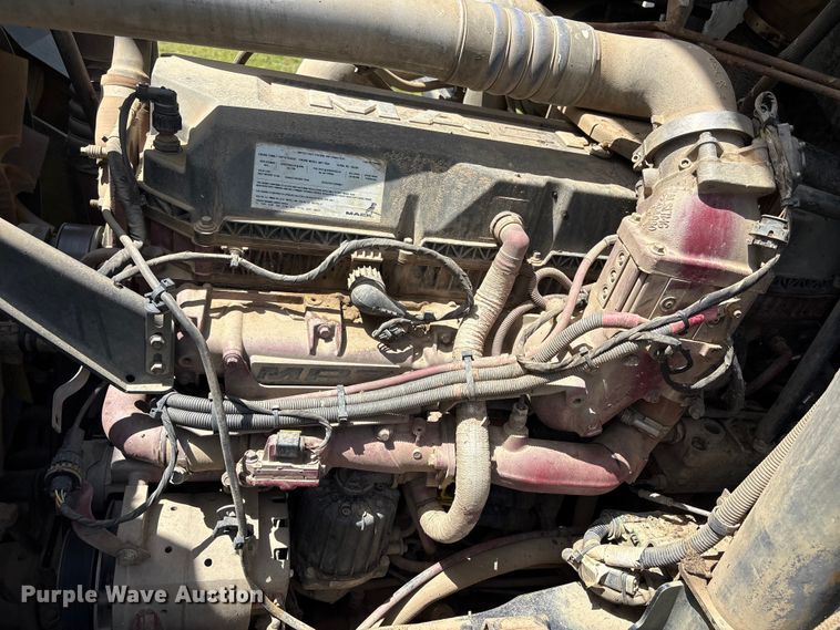 image for item EW1498 2018 Mack MRU refuse truck