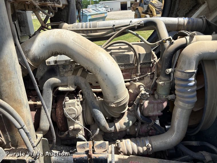 image for item EW1498 2018 Mack MRU refuse truck